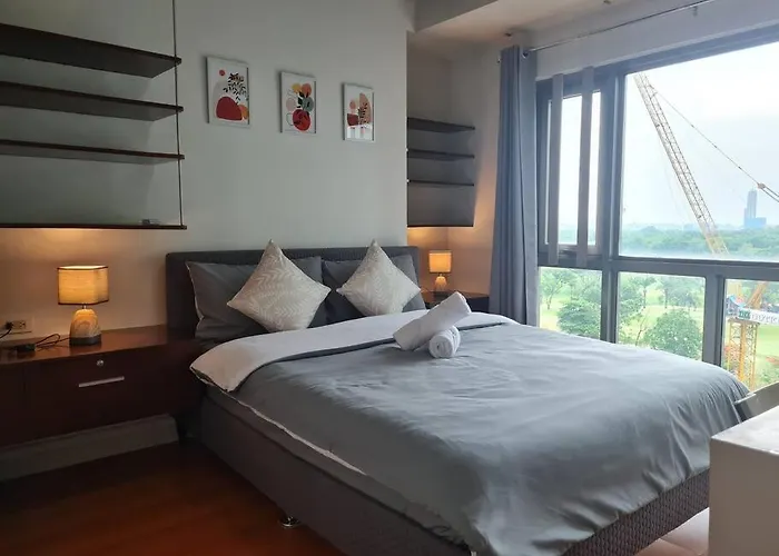 Big 2br Near Burgos Circle, Highstreet, St Lukes - B Parklane T1 Apartment *