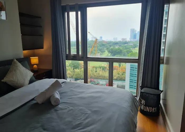 Big 2br Near Burgos Circle, Highstreet, St Lukes - B Parklane T1 Apartment *