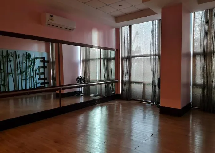 Apartment Big 2br Near Burgos Circle, Highstreet, St Lukes - B Parklane T1